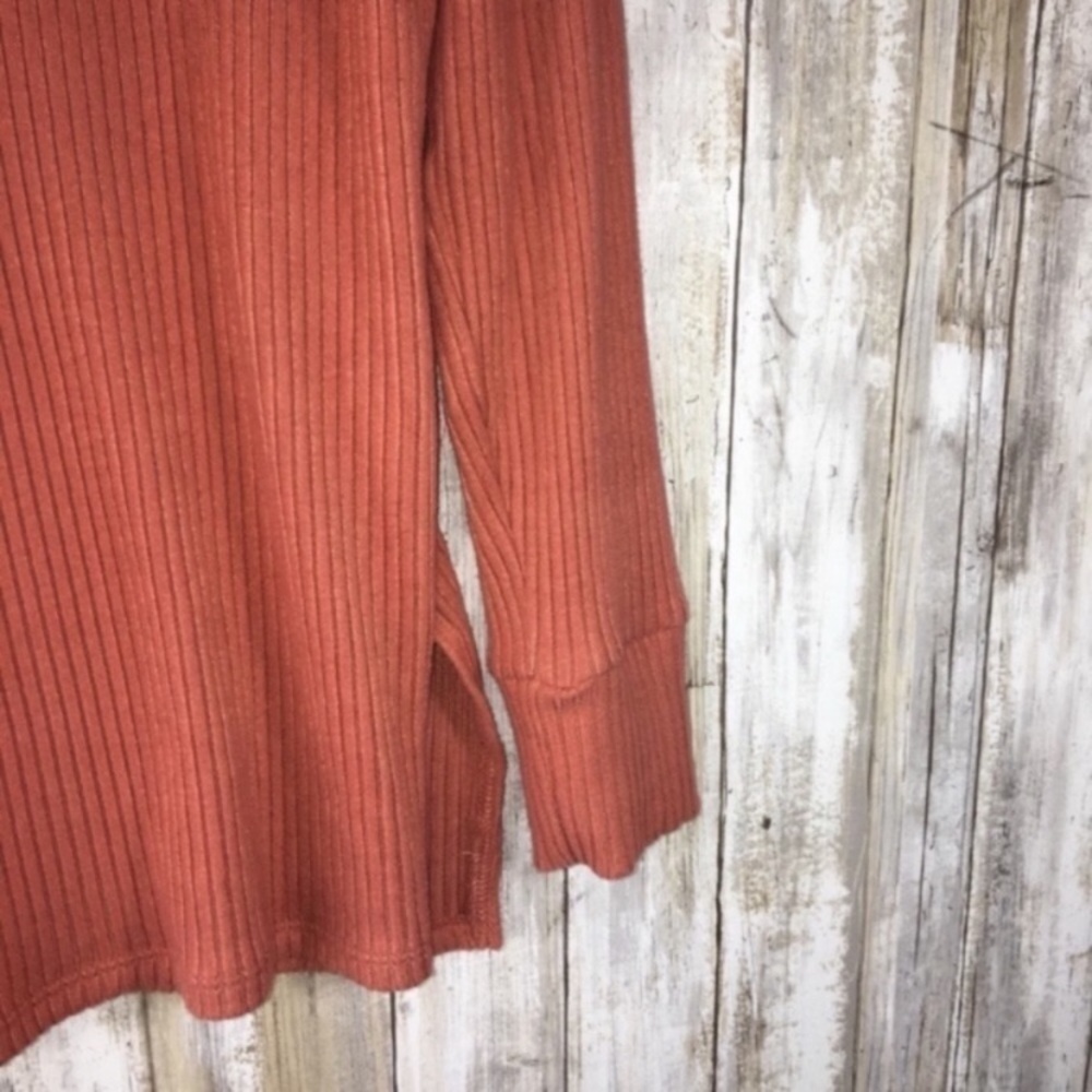 American Eagle Rose Ribbed Oversized Long Sleeve V Neck - Picture 5 of 8